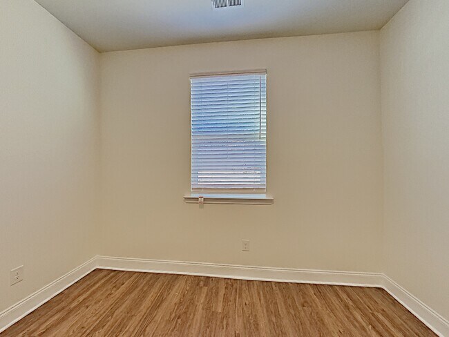 Building Photo - 1300 Ashlyn Court