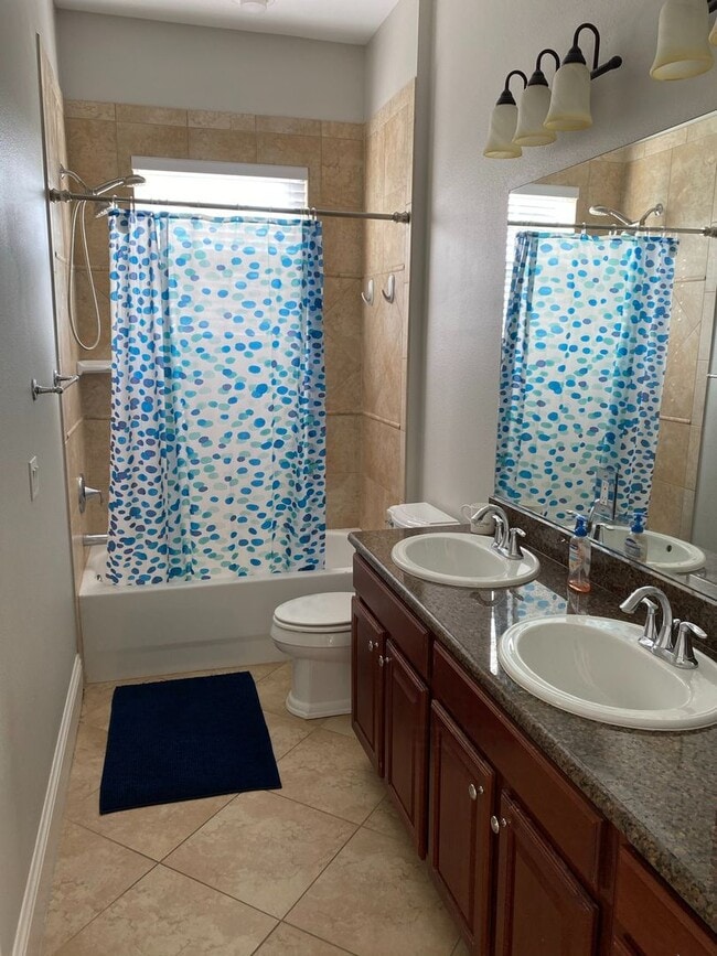 Building Photo - Secluded 4 Bed 3.5 Bath Near MacDill