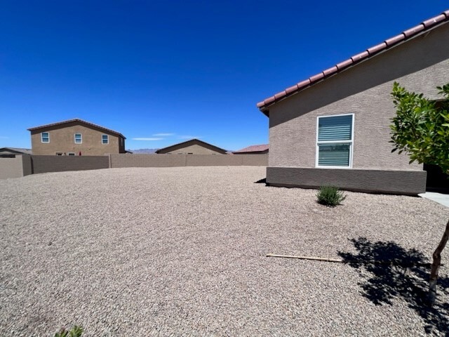 Front view of Large Side yard - 5545 S Havasu Creek Rd