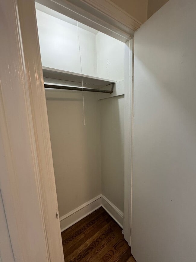 Building Photo - Central AVL - 1/1 Updated Apartment Ready ...
