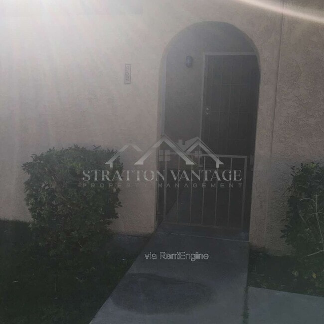 Building Photo - 852 N Stapley Dr