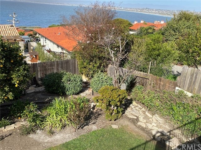 Building Photo - 557 Vía Almar