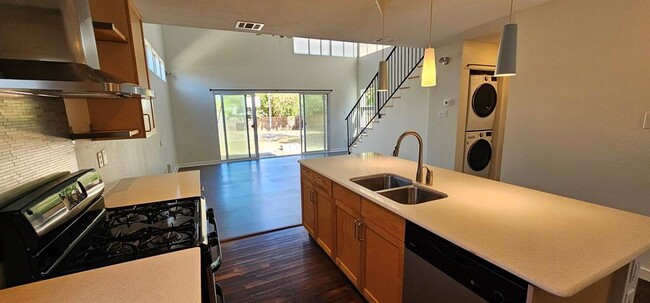 Building Photo - 1408 W 51st St