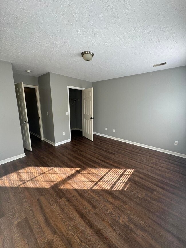 Building Photo - 210 Mousas Way
