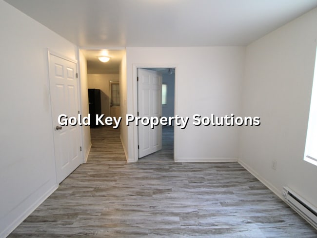 Building Photo - All Electric 2 BR 1 BA House with Main-Lev...