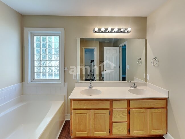 Building Photo - 1004 Ponape Ct