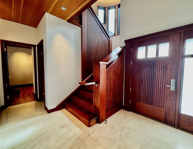 Building Photo - Private. Polished. Perfectly Larkspur.