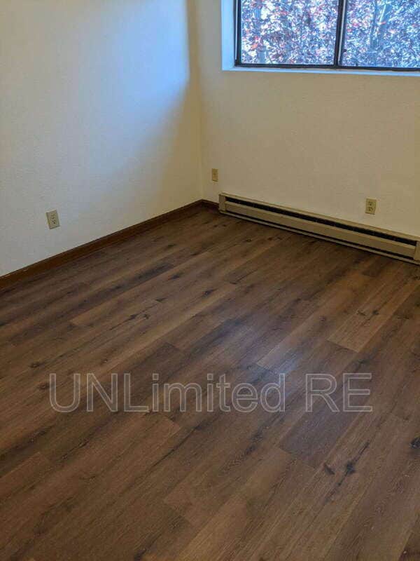 Building Photo - 321 N Park St