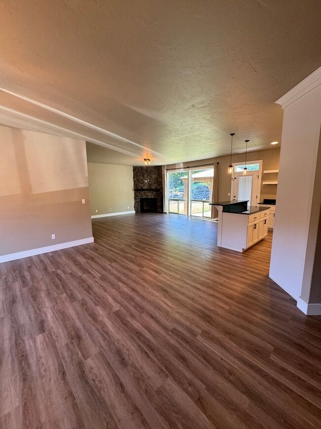 Building Photo - Newer Winchester 4 bedroom 2 bath home