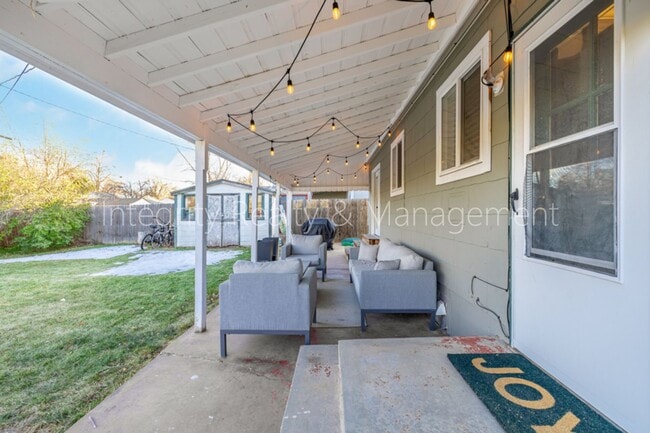 Building Photo - 3200 S Grape St