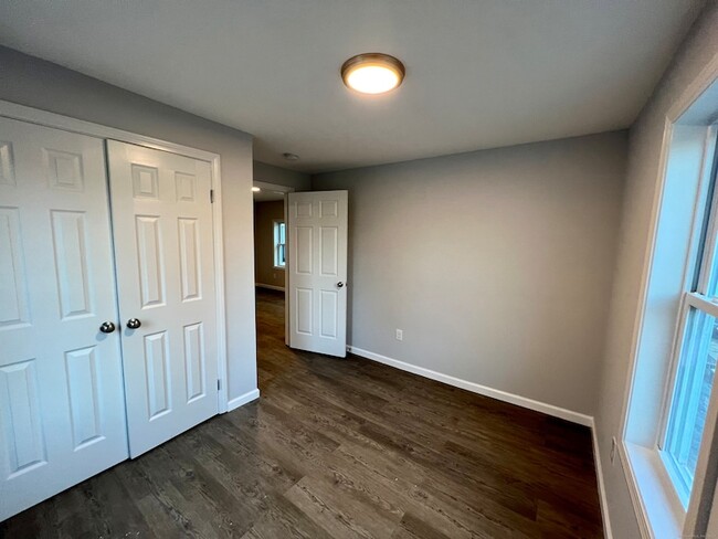 Building Photo - 415 Hollister Ave