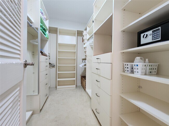 Building Photo - 3505 S Ocean Dr