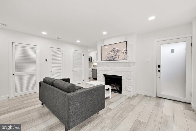 Building Photo - 1821 19th St NW