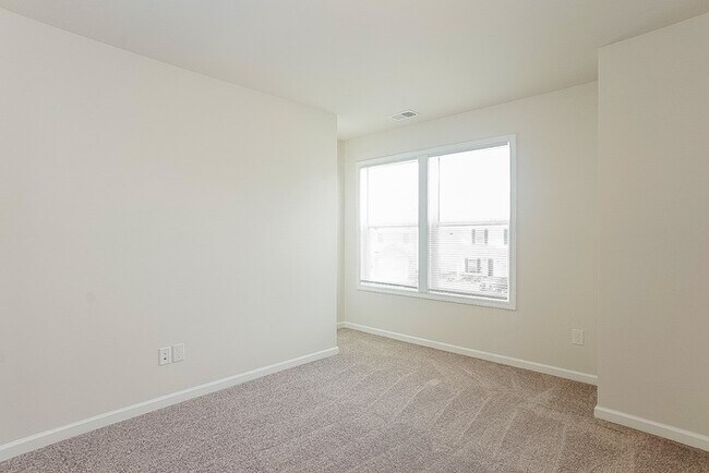 Building Photo - 3 Bedroom in Graniteville!