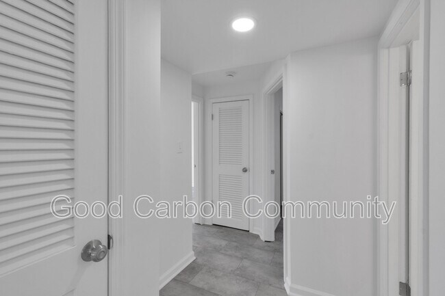 Building Photo - 209 Summer St