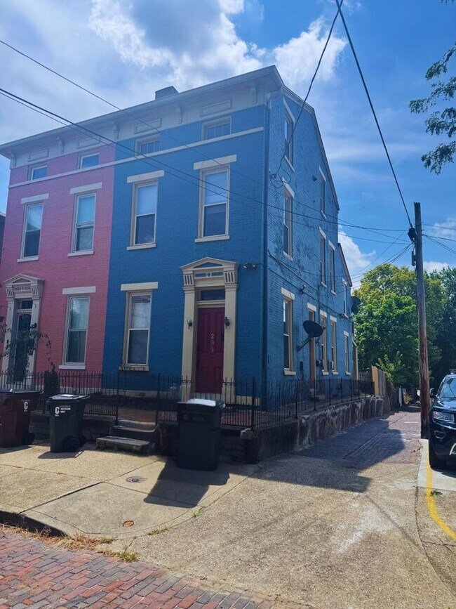 Primary Photo - 205 W 11th St