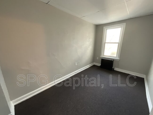 Building Photo - 625 Vander Ave