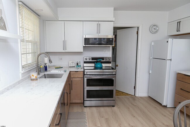 Building Photo - 315 22nd St S