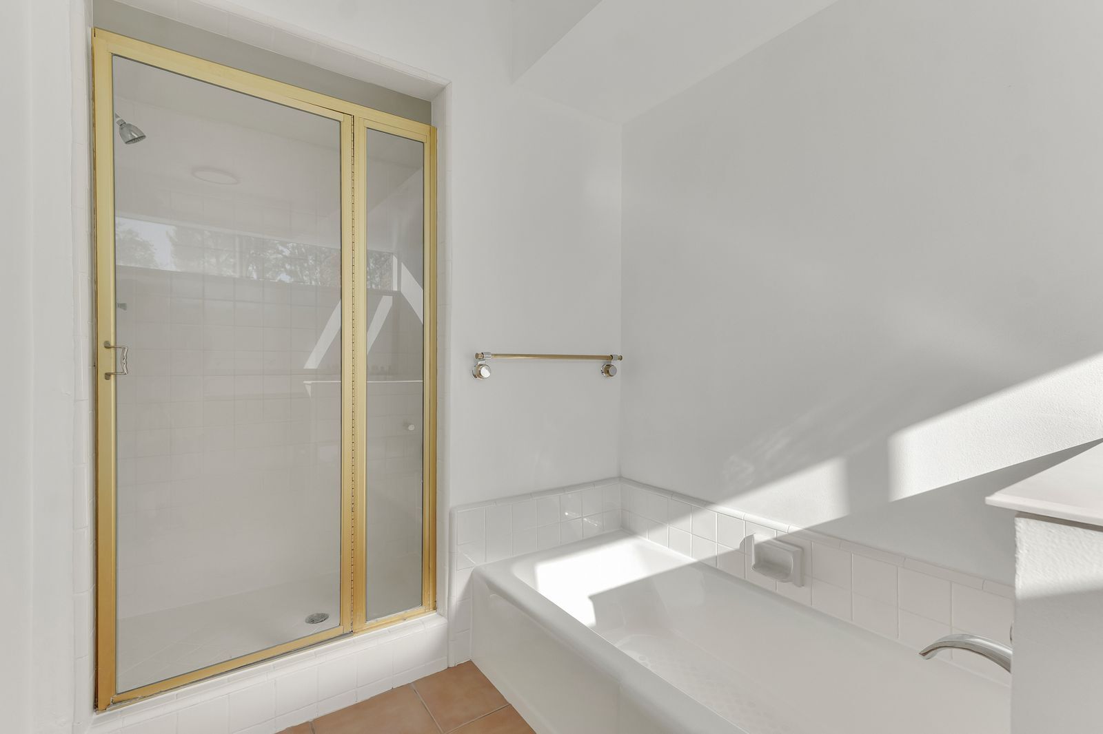 Building Photo - 4950 Louise Ave