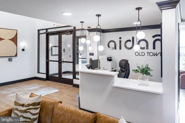 Building Photo - 701 N Henry St