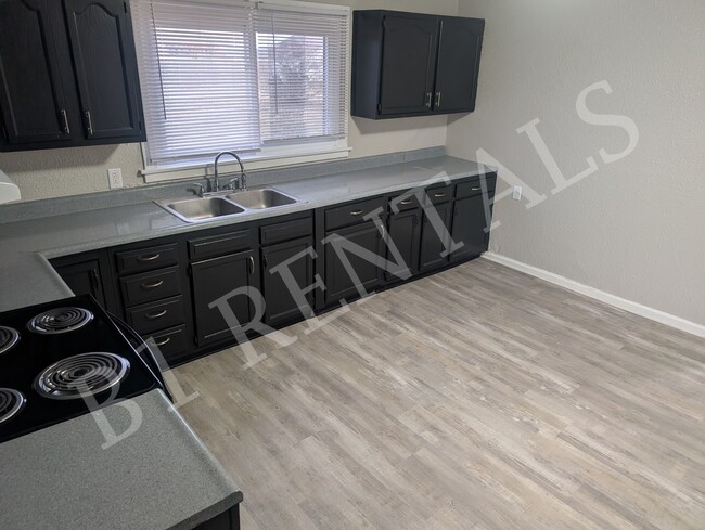 Building Photo - 6632 N Mill St