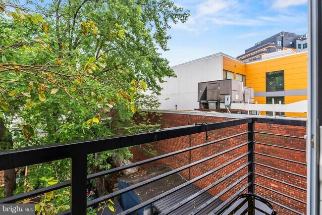 Building Photo - 662 Glick Ct NW