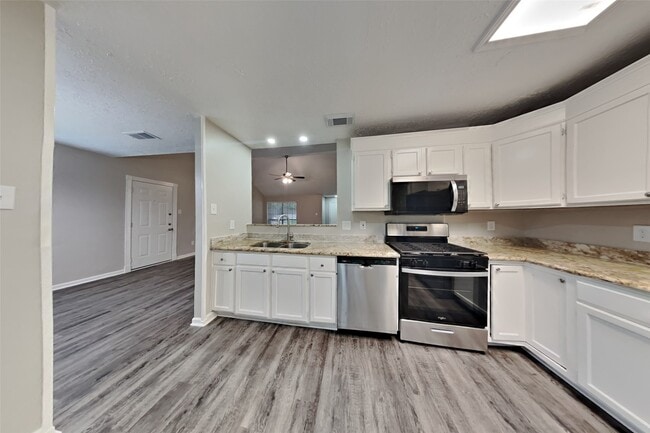 Building Photo - 16318 Elmwood Point Ln