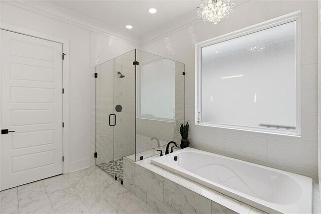 Building Photo - 501 N Corniche Du Lac