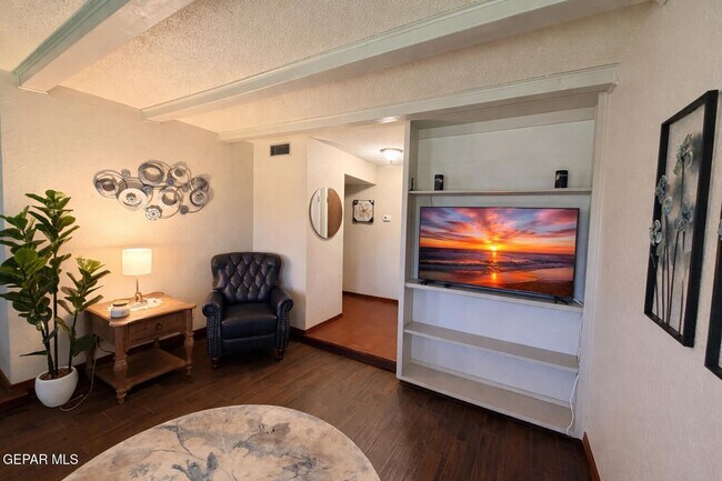 Building Photo - 6201 Escondido Dr