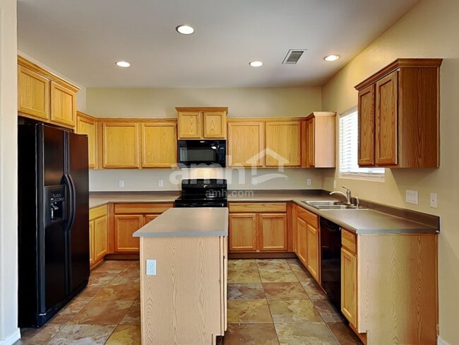 Building Photo - 9318 N 186th Ln