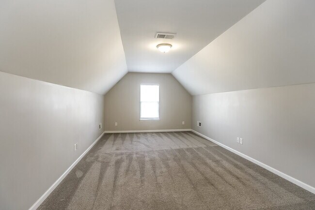 Building Photo - 5012 Broad Leaf Ct