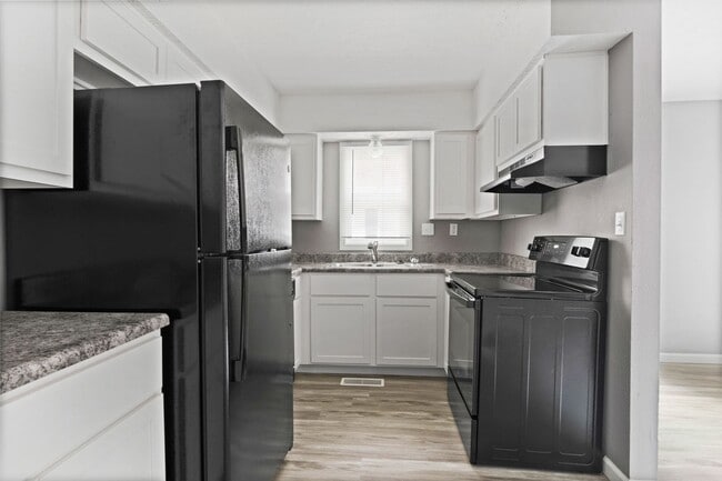 Building Photo - Spring Creek Townhomes