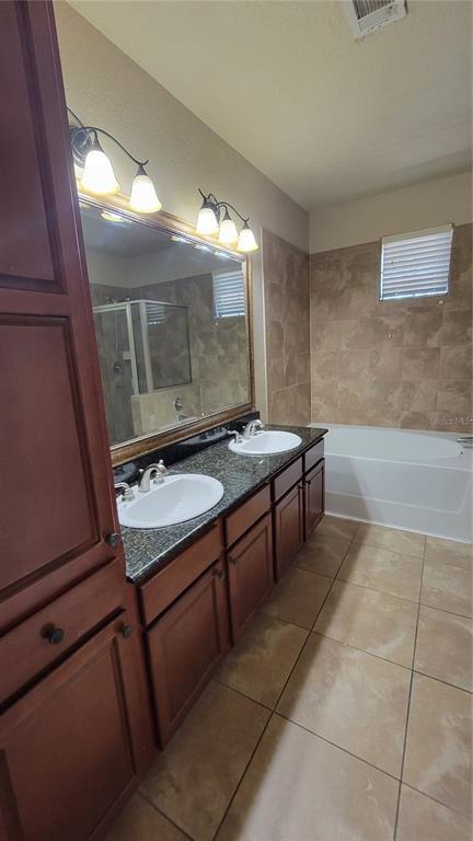 Building Photo - 914 Charo Pkwy