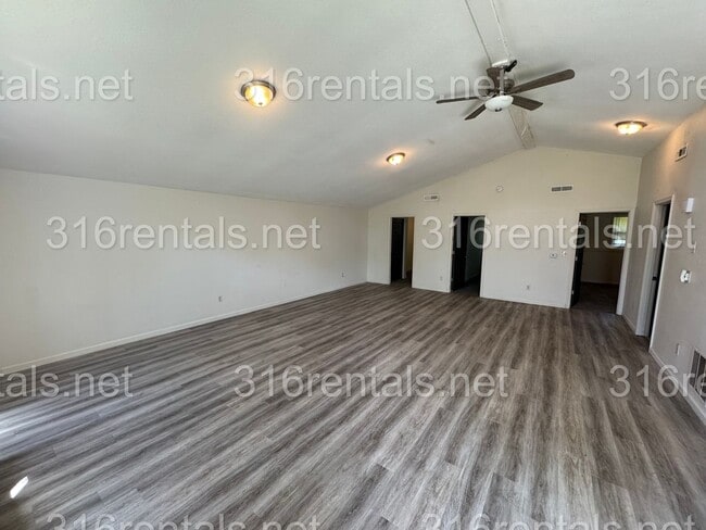 Building Photo - $950- 3 bed 1 bath - Single Family Home