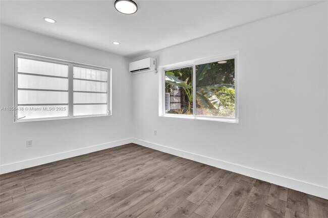 Building Photo - 652 SW 5th St