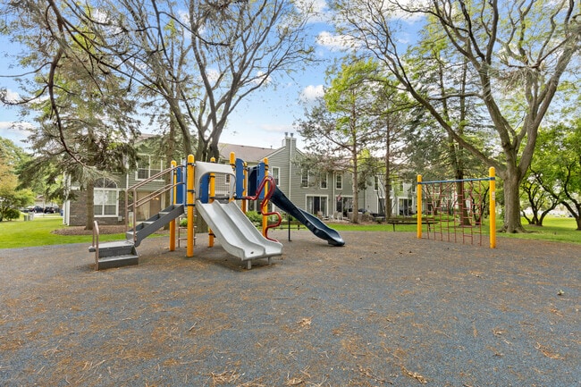 Building Photo - 1175 Regency Dr