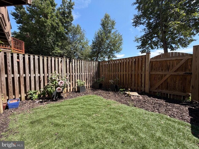 Building Photo - 2908 Huntington Grove Square