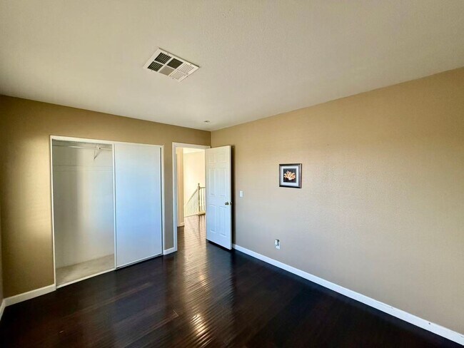 Building Photo - Beautiful and well-maintained two-story home in summerlin
