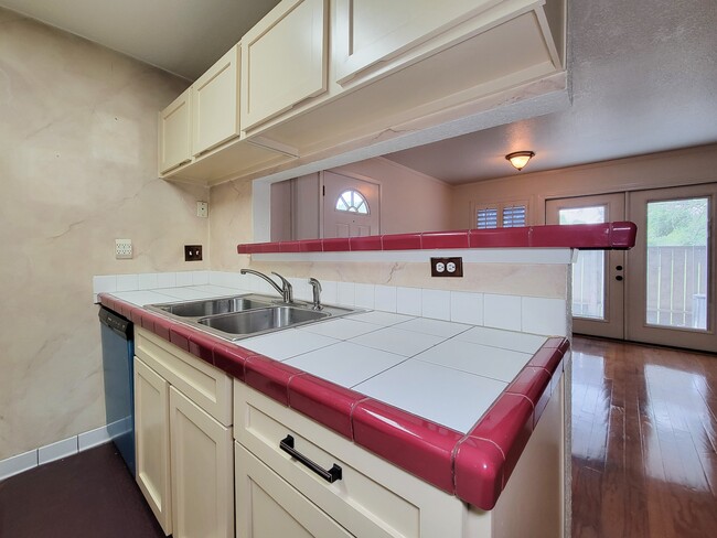 Building Photo - 418 Garland Dr