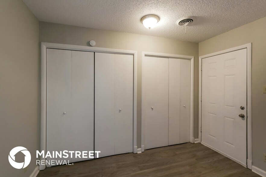 Building Photo - 4931 Darlington Dr