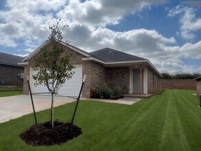Building Photo - 1732 SE 20th St