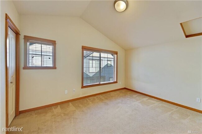 Building Photo - 11036 8th Ave NE