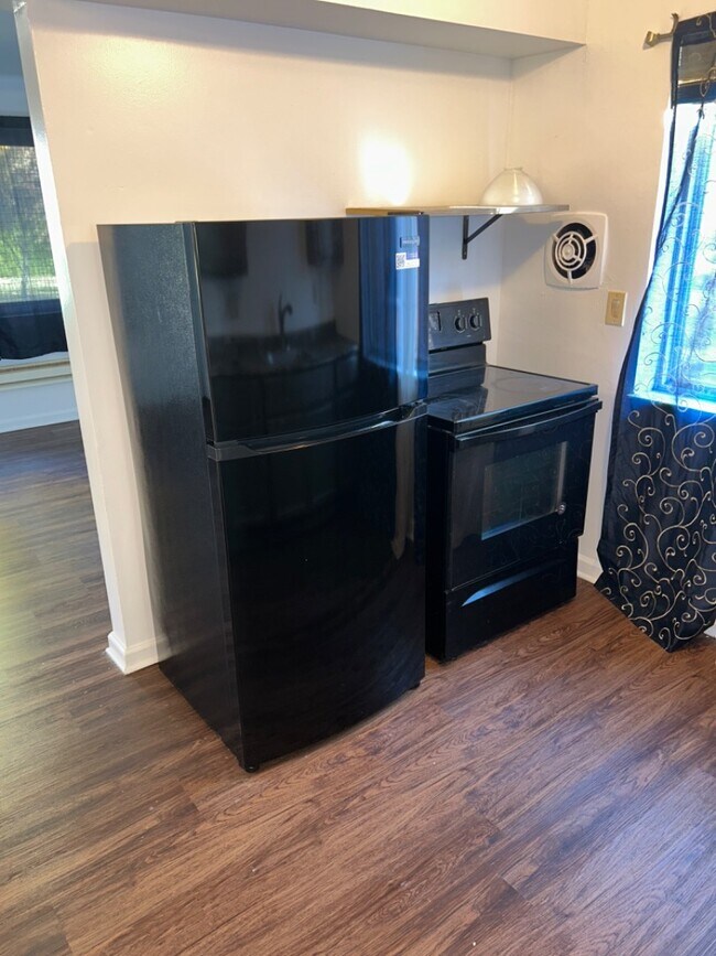 Building Photo - 2613 Chesterfield Ct