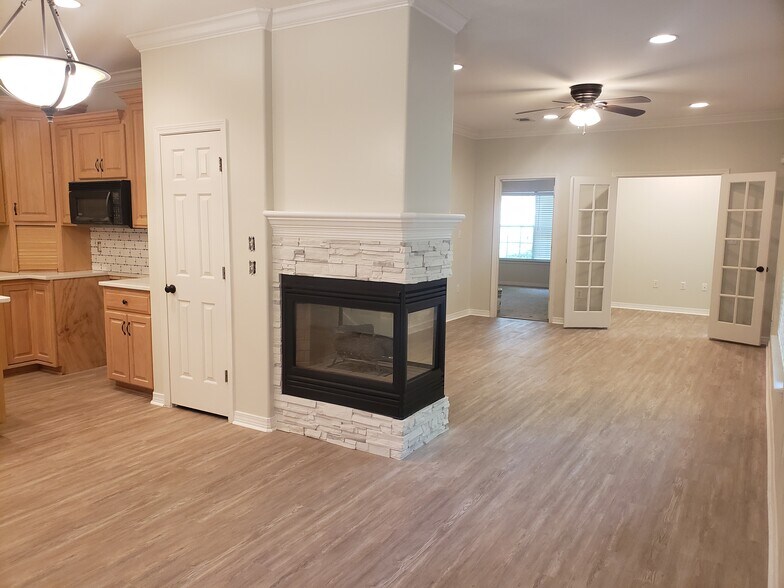 Building Photo - 1301 Treasure Cove