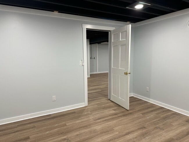 Building Photo - 460 Fox Ln