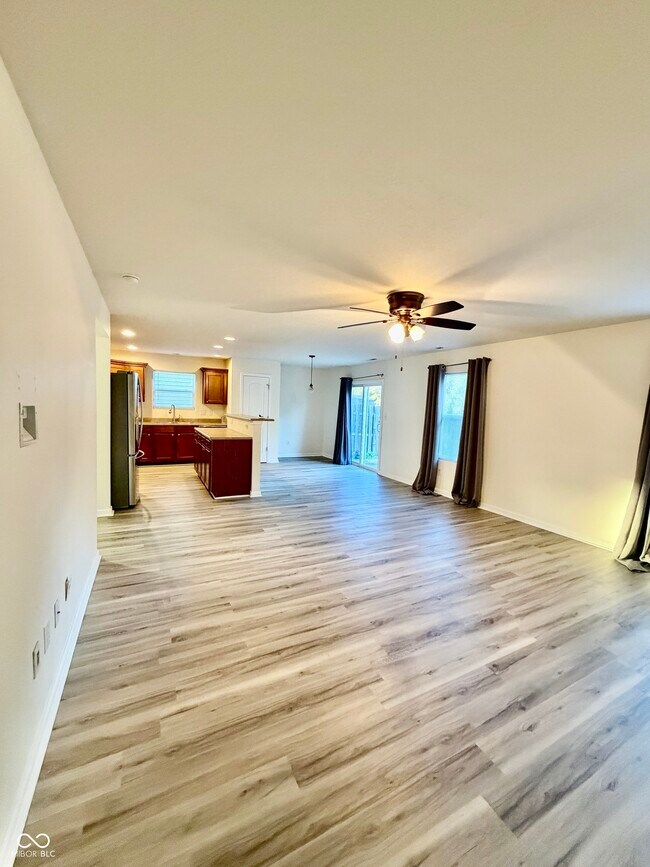 Building Photo - 7952 Bombay Ln