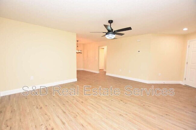 Building Photo - 1111 Mercury Dr E