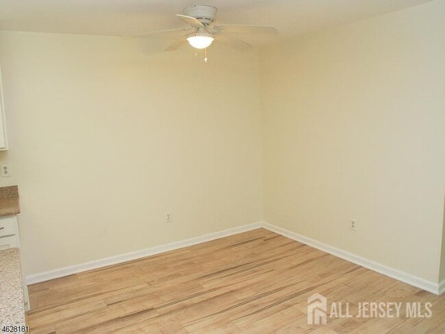 Building Photo - 54 Norwich Pl