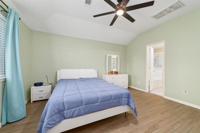 Building Photo - 8123 Solara Bend Ct