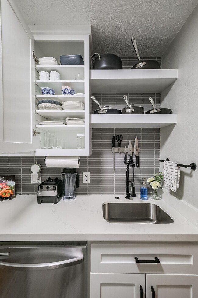 Building Photo - 2507 Montrose Blvd